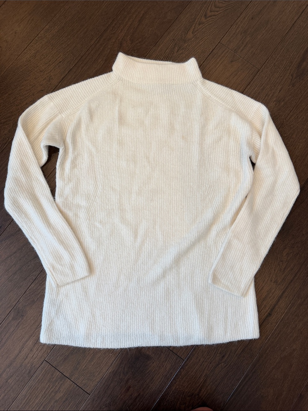 LOFT Cream Ribbed Turtleneck Sweater Size Small - C54-135